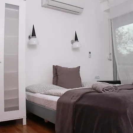 호텔 Fuer 24 Personen In Siofok, Westungarn *